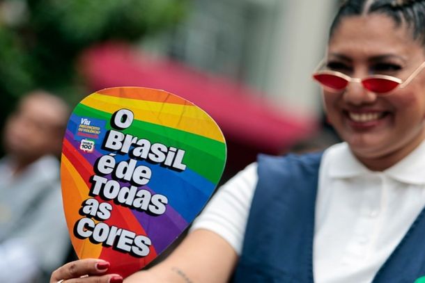 Instituto Arax&aacute; promove evento na Orla da Meia Praia em celebra&ccedil;&atilde;o ao M&ecirc;s do Orgulho LGBTQIAPN+