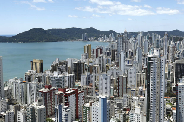 Balne&aacute;rio Cambori&uacute; refor&ccedil;a fiscaliza&ccedil;&atilde;o para combater recepta&ccedil;&atilde;o de fios e materiais met&aacute;licos furtados