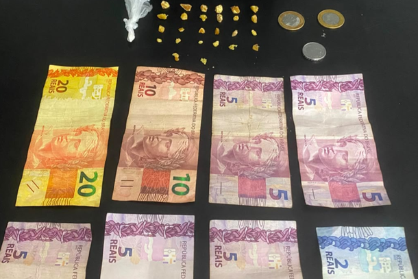 Homem &eacute; preso por tr&aacute;fico de drogas ap&oacute;s den&uacute;ncias no Bairro Munic&iacute;pios, em Balne&aacute;rio Cambori&uacute;