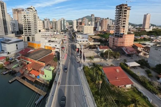 Porto Belo conclui obra da 3&ordf; faixa e revitaliza Avenida Hironildo Concei&ccedil;&atilde;o dos Santos