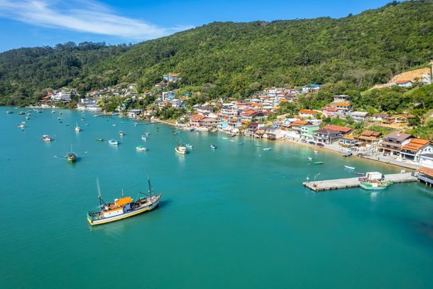 Vila do Ara&ccedil;&aacute;, em Porto Belo, &eacute; finalista de selo internacional da ONU Turismo
