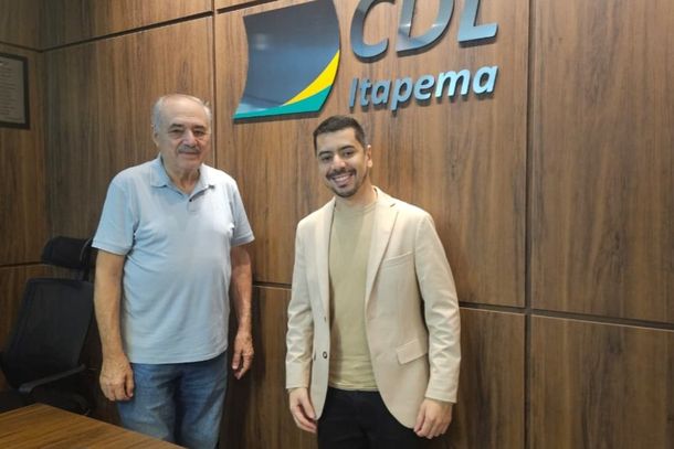 Olair Klemtz, presidente da CDL de Itapema, e Vinicius de Oliveira, diretor do Portal da Cidade Itapema.