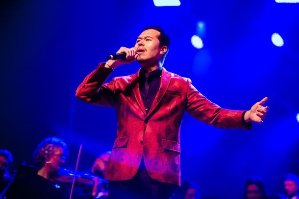 Tenor filipino Gerard Macapagal conta sua hist&oacute;ria no PortalCast antes de show em Itapema