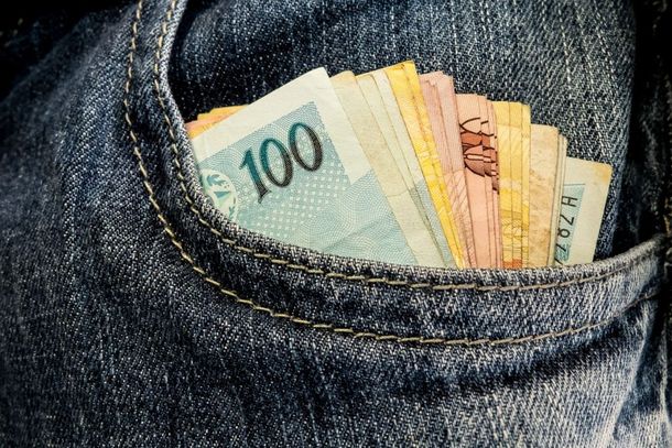 Sal&aacute;rio m&iacute;nimo regional do Paran&aacute; ser&aacute; de at&eacute; R$ 1.599,40, diz governo