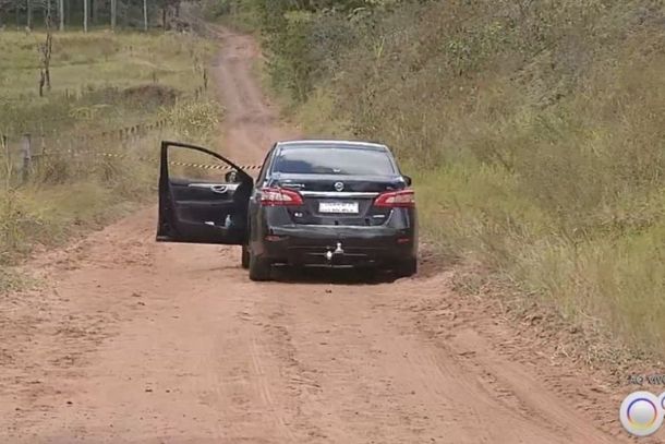 Carro onde as v&iacute;timas estavam foi abandonado pelos criminosos em Santa Cruz do Rio Pardo
