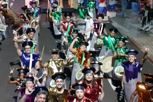 Escola Acad&ecirc;micos do Capiau - Bicampe&atilde; do Carnaval de Jacarezinho