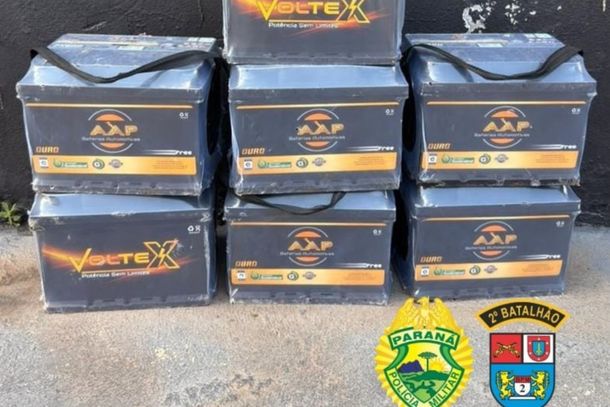 PM recupera baterias furtadas e prende dois suspeitos em Jacarezinho