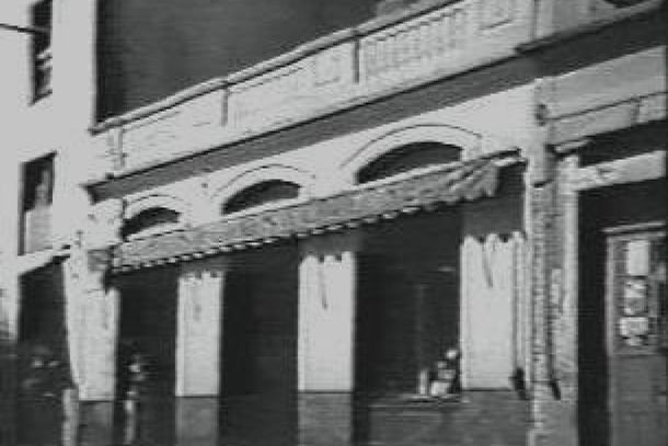 Pr&eacute;dio da antiga loja A Nacional &eacute; demolido em Jacarezinho