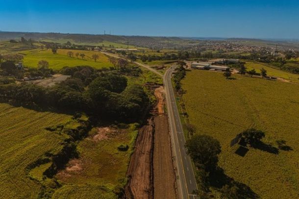 ​Rodovias do Norte Pioneiro passam por obras e i&ccedil;amento de vigas nesta quarta