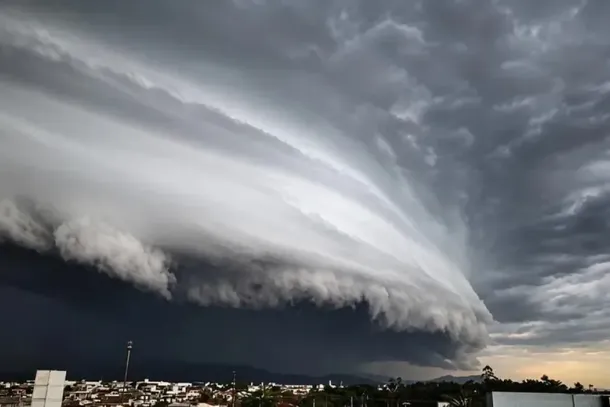 Paran&aacute; volta a ficar em alerta para tempestades e ventos fortes no fim de semana