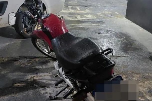 Pol&iacute;cia Militar recupera motocicleta furtada e prende dois homens em Jacarezinho