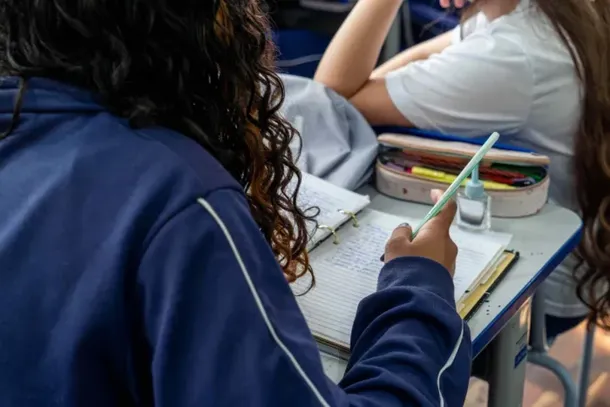 ​Professores da rede estadual apontam poss&iacute;veis temas para a reda&ccedil;&atilde;o do Enem 2026