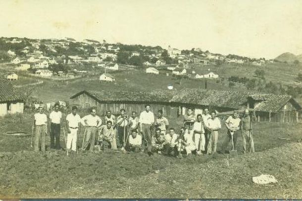 ​Registro dos anos 1940 traz trabalhadores no Jardim Europa em Jacarezinho