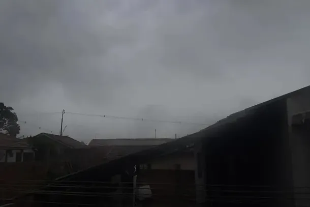 Temporal atinge o Norte Pioneiro e coloca toda a regi&atilde;o em alerta nesta sexta-feira