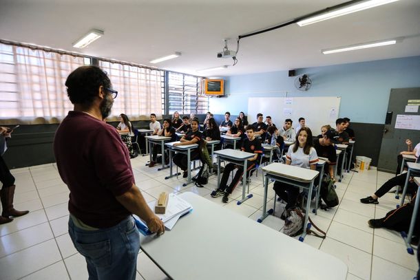 Inscri&ccedil;&otilde;es do PSS para contrata&ccedil;&atilde;o de 20 mil professores abrem nesta sexta-feira.