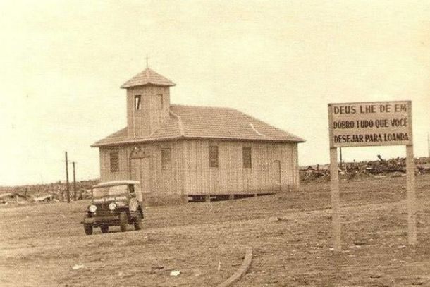 A igreja foi fundada em 1&ordm; de abril de 1955, pelo ent&atilde;o bispo de Jacarezinho.