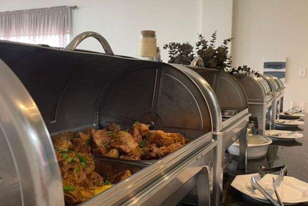 Tradicional em Loanda, restaurante da Dezinha reinaugura com atendimento noturno
