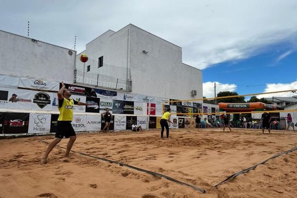 Pr&oacute;ximo domingo a arena realiza o torneio de futev&ocirc;lei.