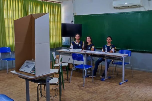 A vota&ccedil;&atilde;o segue at&eacute; as 21h.