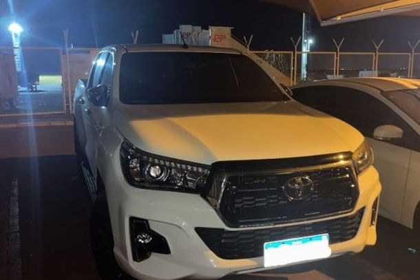 Caminhonete Hilux foi recuperada na mesma noite do furto.