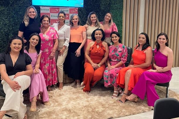 Comit&ecirc; mulher com as convidadas da noite.