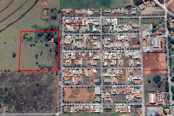 &Agrave; esquerda, o local em que ser&aacute; constru&iacute;do no novo residencial.