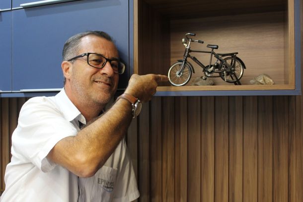 Empres&aacute;rio mant&ecirc;m modelo original da bicicleta e uma r&eacute;plica.