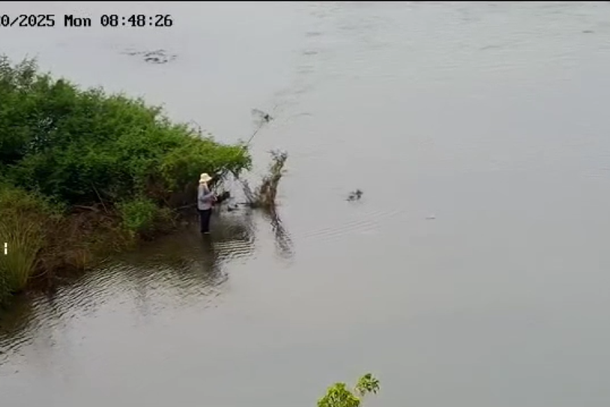 C&acirc;meras de seguran&ccedil;a flagraram o suspeito.