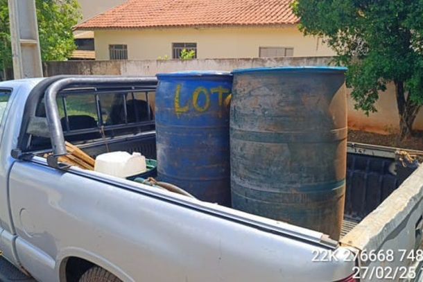 No total, 400 litros de combust&iacute;vel foram apreendidos.