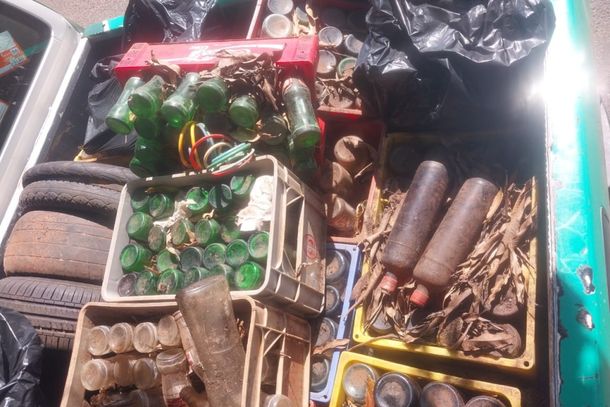 Objetos retirados em um dos arrast&otilde;es de limpeza.