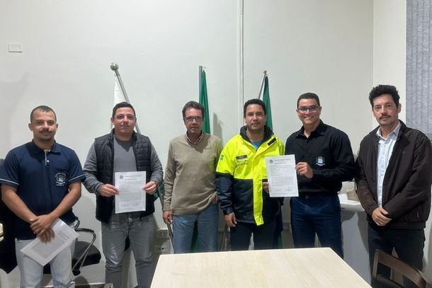 Prefeito entregou o documento &agrave; empresa respons&aacute;vel pela obra nesta semana.
