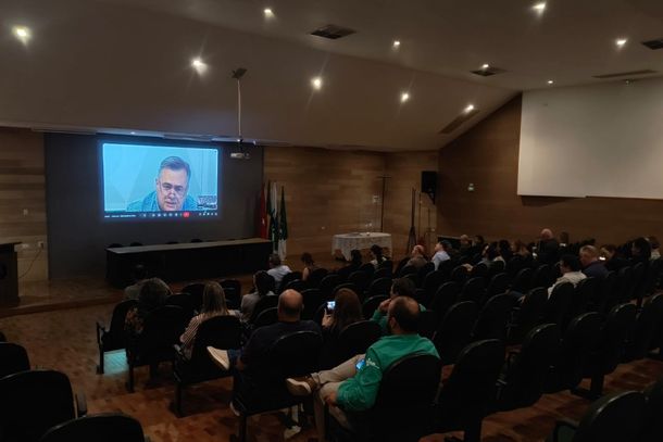 O projeto prop&otilde;e a implanta&ccedil;&atilde;o, em todo o Paran&aacute;, de a&ccedil;&otilde;es que garantam a qualidade da &aacute;gua para consumo humano e acesso de produtores ao SUS.