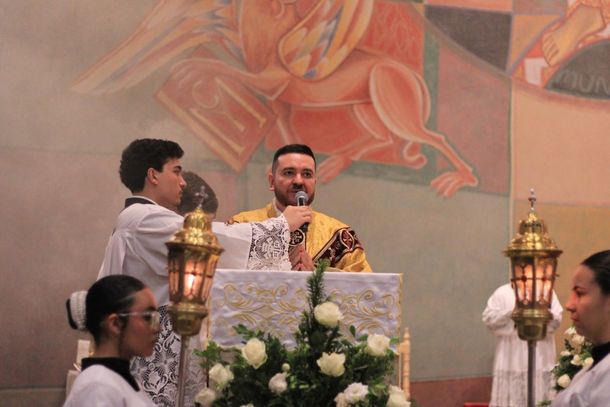 Pe. Marcelo Santiago &eacute; um dos p&aacute;rocos de Loanda.