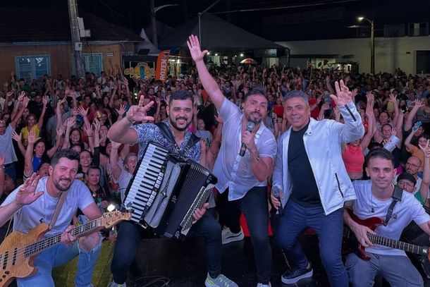 M&uacute;sica ao vivo a partir das 20h. 