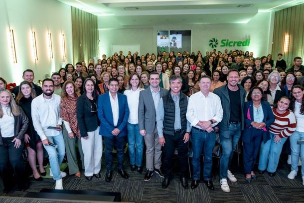 Mais de 200 pessoas estiveram presentes em Nova Londrina.