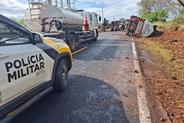 Ocorr&ecirc;ncia foi na madrugada de s&aacute;bado (13).