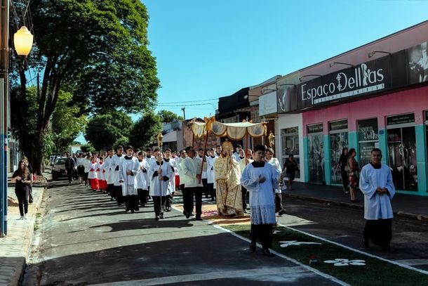 Milhares de fi&eacute;is devem se reunir.