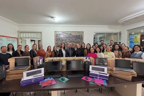 Escolas da rede municipal recebem novos equipamentos para fortalecer o ensino