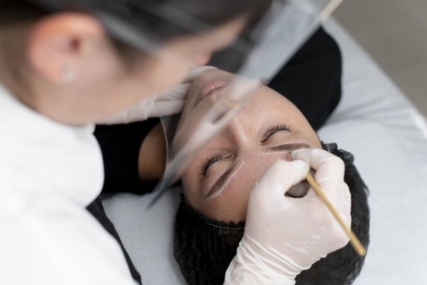  Mulheres de Loanda podem se inscrever para curso gratuito de spa de sobrancelhas realizado pela Secretaria da Mulher. 