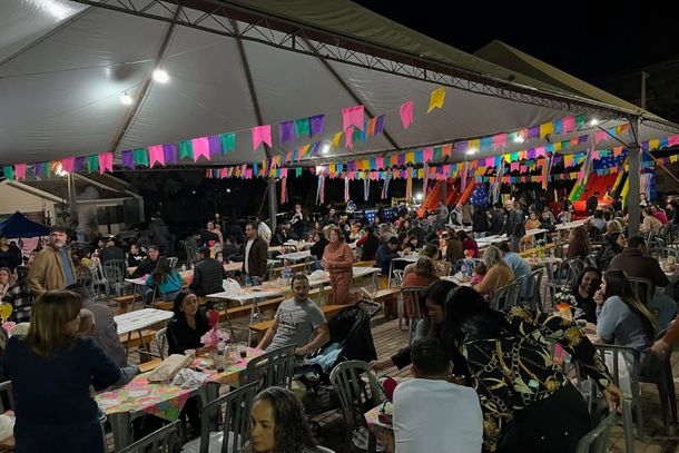 O evento ser&aacute; na pra&ccedil;a da igreja.