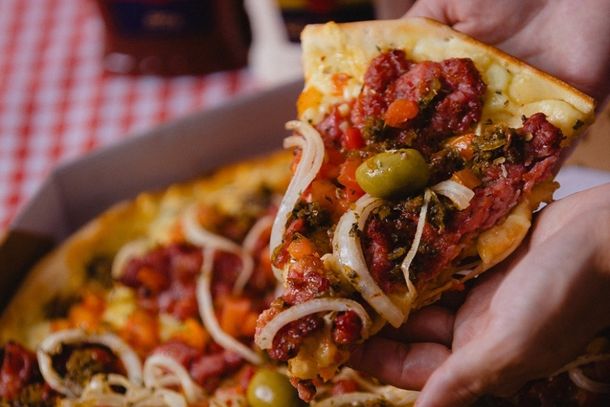 Um dos lan&ccedil;amentos &eacute; a pizza de chorip&aacute;n, feita com lingui&ccedil;a.