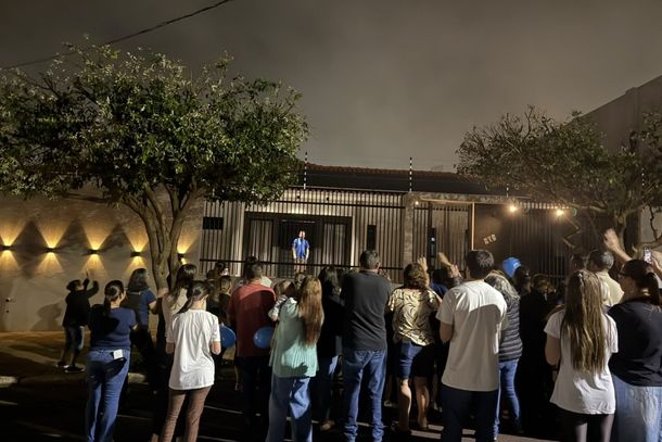 Homenagem foi na noite desta segunda-feira (10).