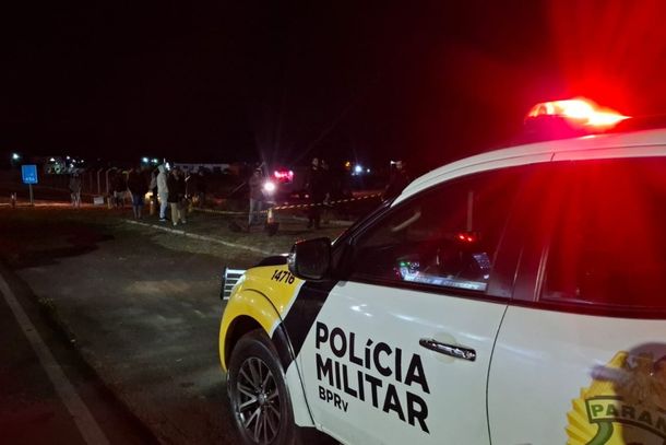 Acidente foi na noite deste domingo (23).
