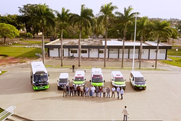 Entre os ve&iacute;culos recebidos est&atilde;o: micro-&ocirc;nibus, ambul&acirc;ncias, van e caminhonete.