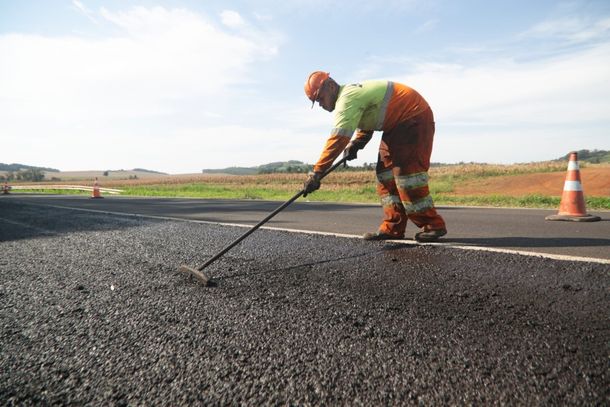 Parte da rodovia funciona no sistema "pare e siga".