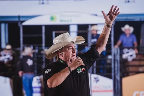 Conhecido no meio do rodeio, Giovany trabalhava como locutor desde 1994.