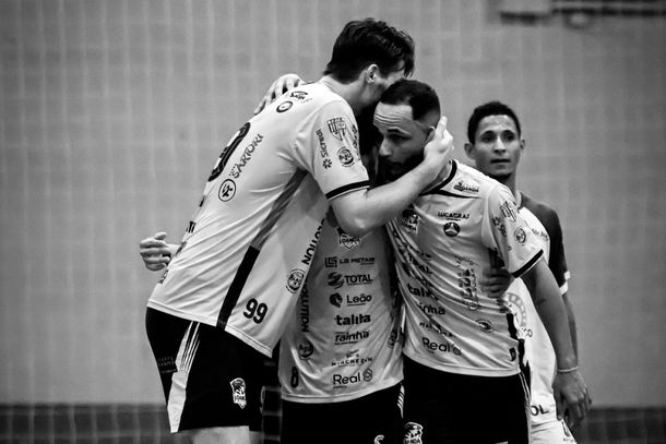 Jogadores enfrentaram o Terra Roxa.