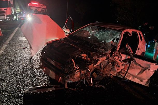 O ve&iacute;culo que causou o acidente &eacute; um VW Polo.