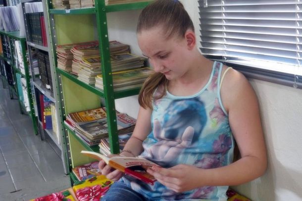Biblioteca Monteiro Lobato atrai pessoas de todas as idades com boa estrutura, espa&ccedil;o amplo e ambiente agrad&aacute;vel