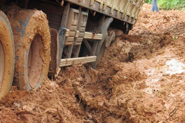 Embora reconhecida como principal eixo de escoamento da produ&ccedil;&atilde;o agropecu&aacute;ria mato-grossense, a BR-163 nunca foi conclu&iacute;da